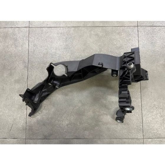 AUDI A5 CABRIO HEAD LAMP MOUNTING BRACKET RIGHT (Passenger Side) OUTER OEM#8T0805608D 2012-2017 PL#AU2509117