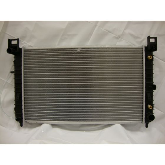 GM TRUCKS & VANS SIERRA/PU (GMC) (07 OLD STYLE) RADIATOR 4.8/5.3/V8 A/T W/O EOC (28 1/4 X 17 3/16 OEM#15193110 1999-2007 PL#GM3010436